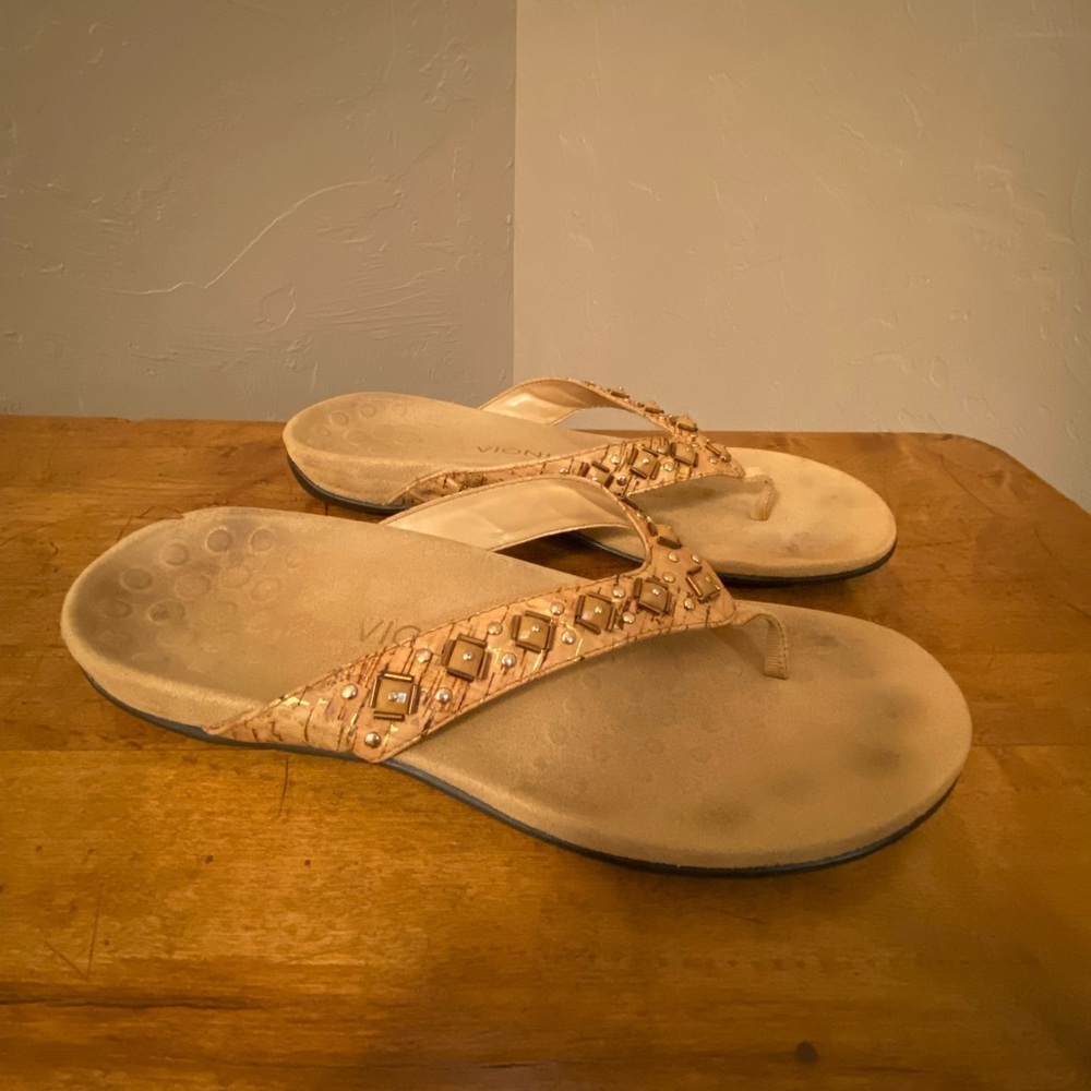 Vionic Women’s Sandals Tan Embellished Sz 9.5